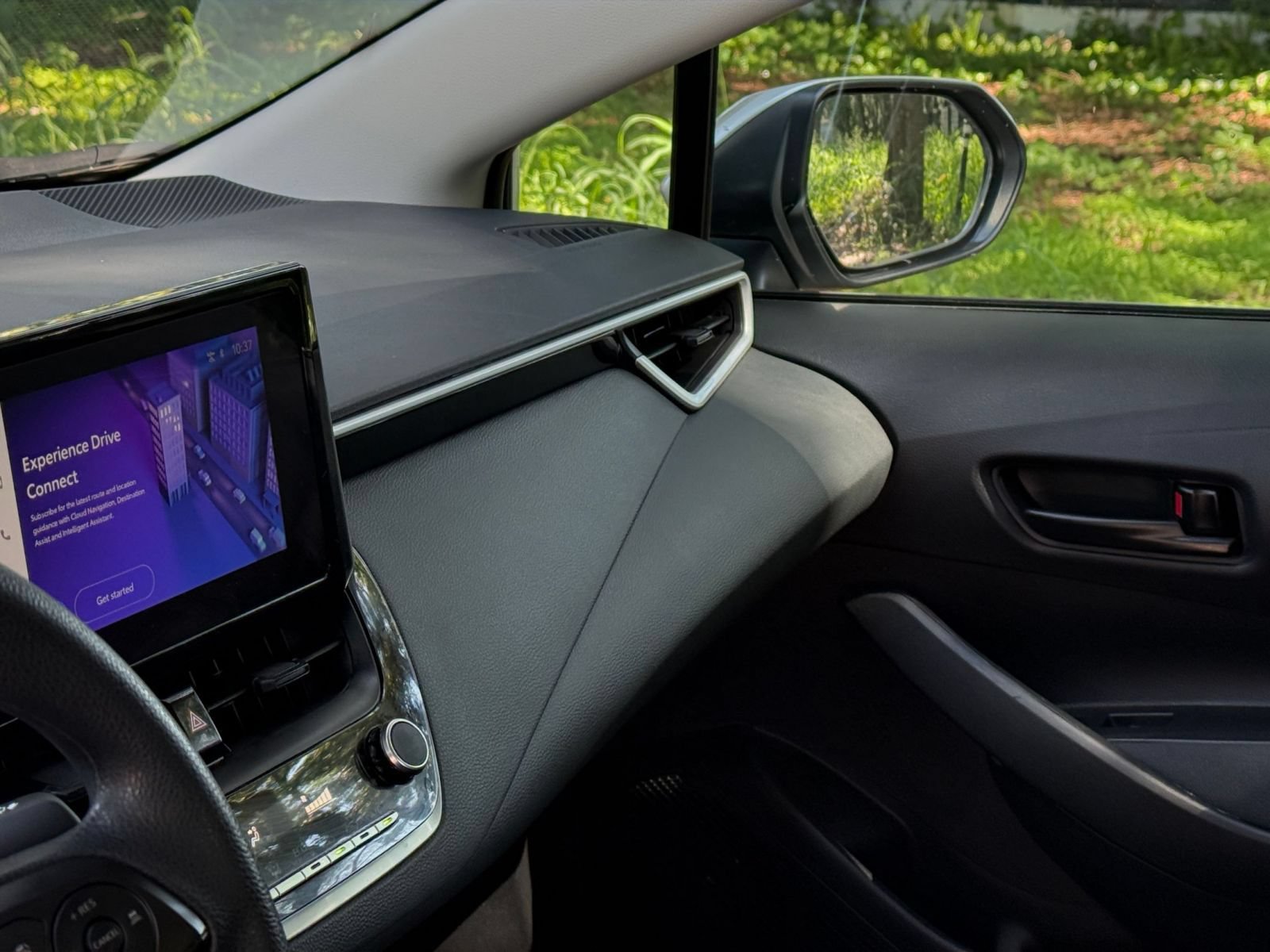 Used 2025 Toyota Corolla LE FWD image 33