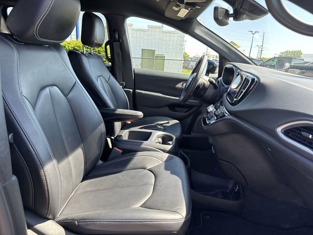 Used 2025 Chrysler Pacifica Select FWD image 26
