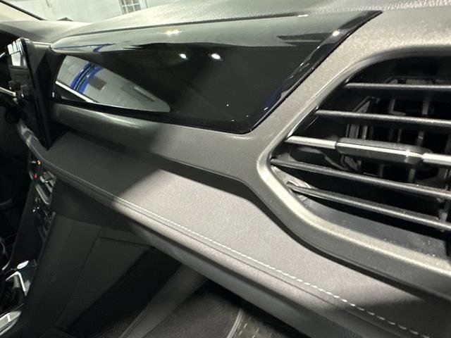 Certified 2025 Volkswagen Taos SE image 29
