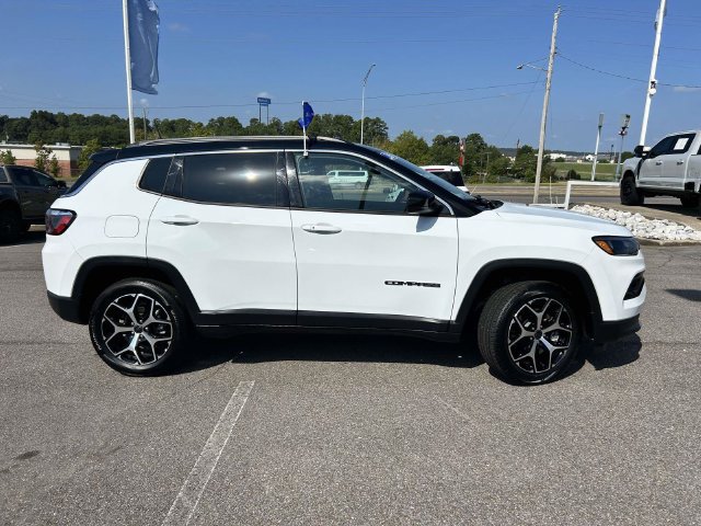 Used 2026 Jeep Compass Limited AWD/4WD image 2