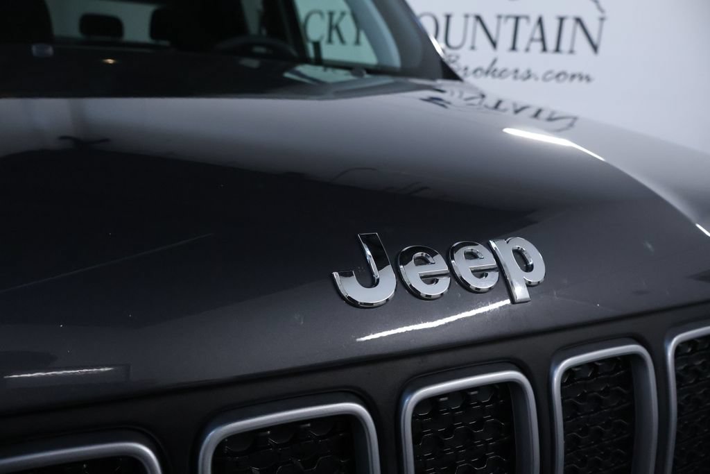 Used 2023 Jeep Renegade Latitude AWD/4WD image 9