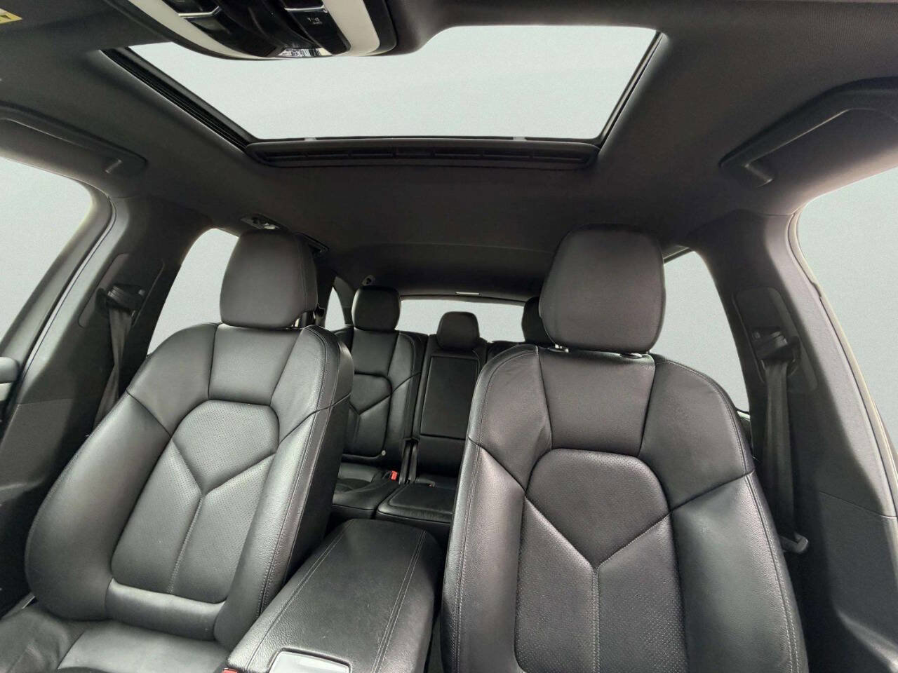 Used 2015 Porsche Cayenne S image 18