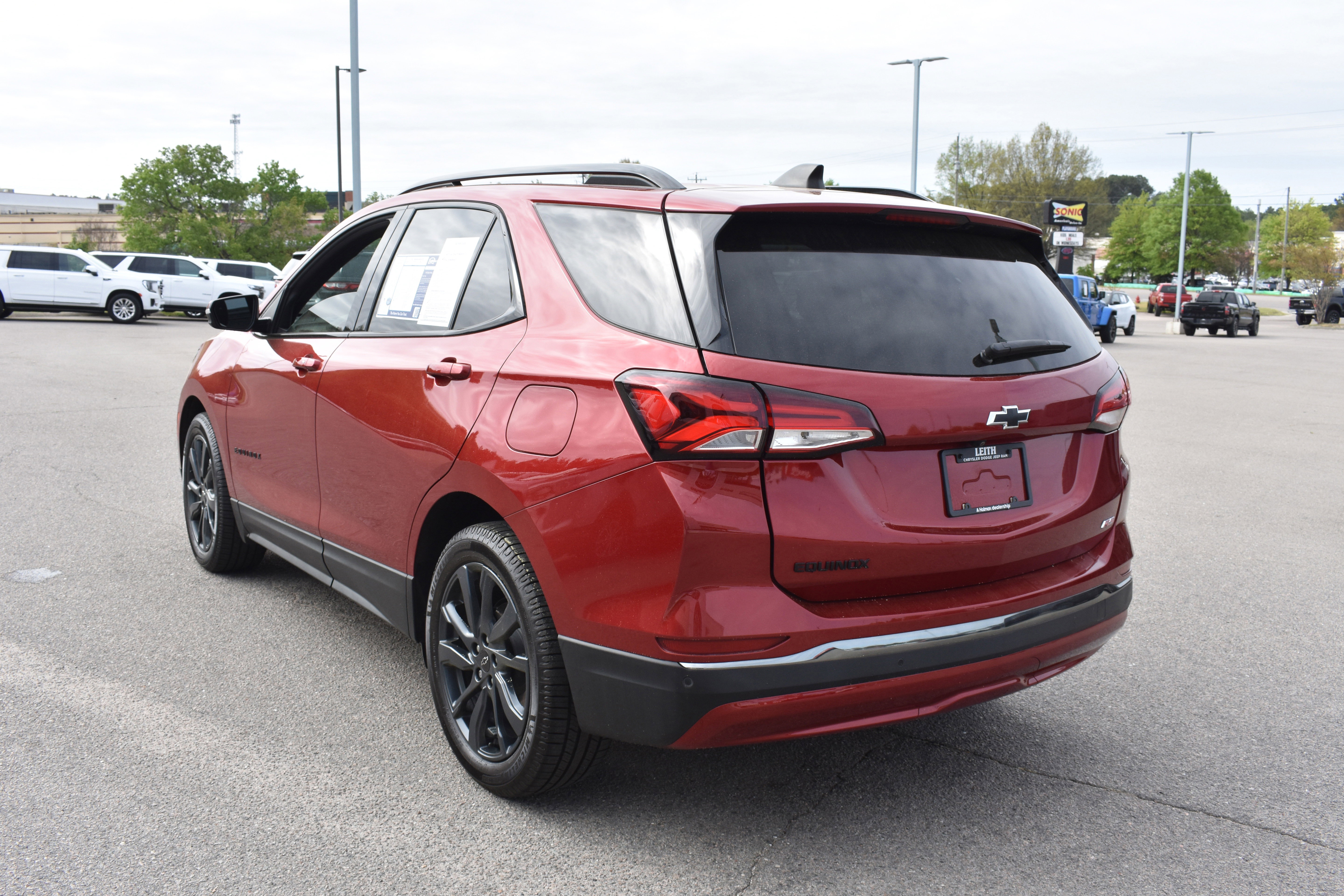 Used 2022 Chevrolet Equinox RS w/ RS Leather Package image 7