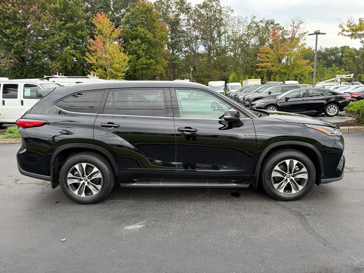 Used 2021 Toyota Highlander XLE image 7