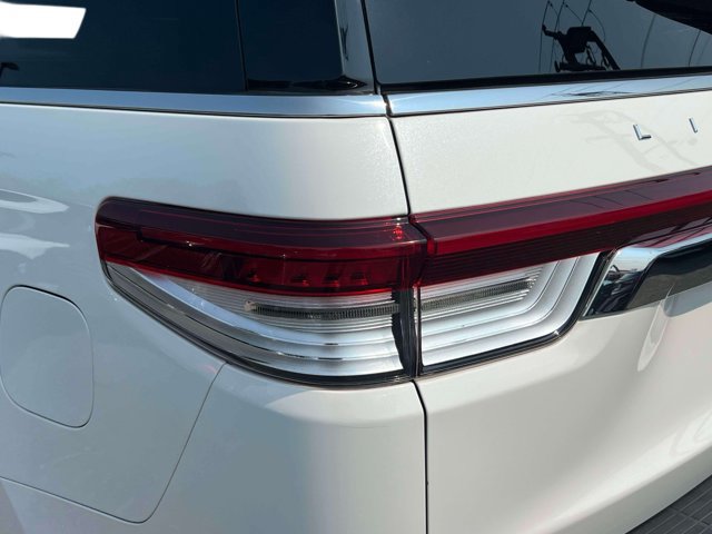 Used 2023 Lincoln Navigator Reserve AWD/4WD image 9
