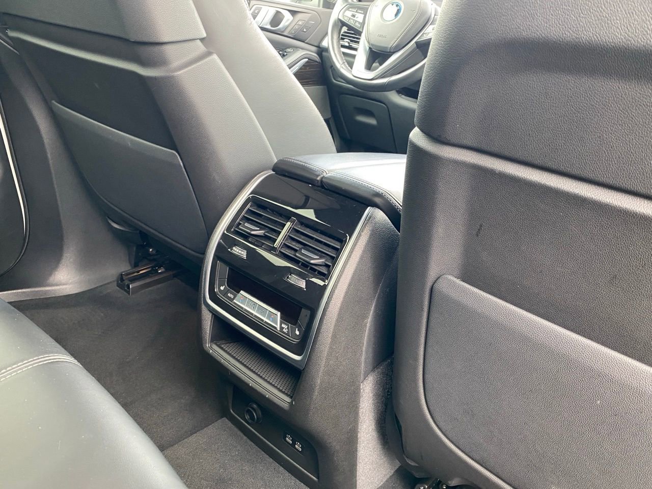 Used 2025 BMW X5 xDrive50e AWD/4WD image 23