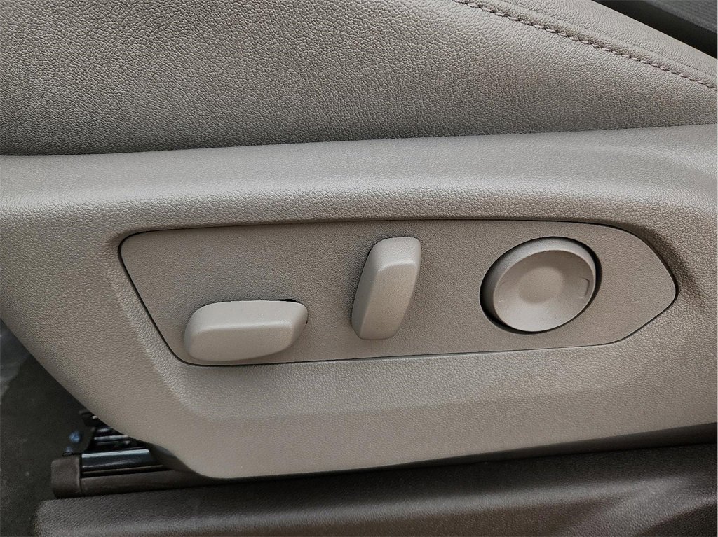 New 2025 GMC Sierra 1500 SLT image 15