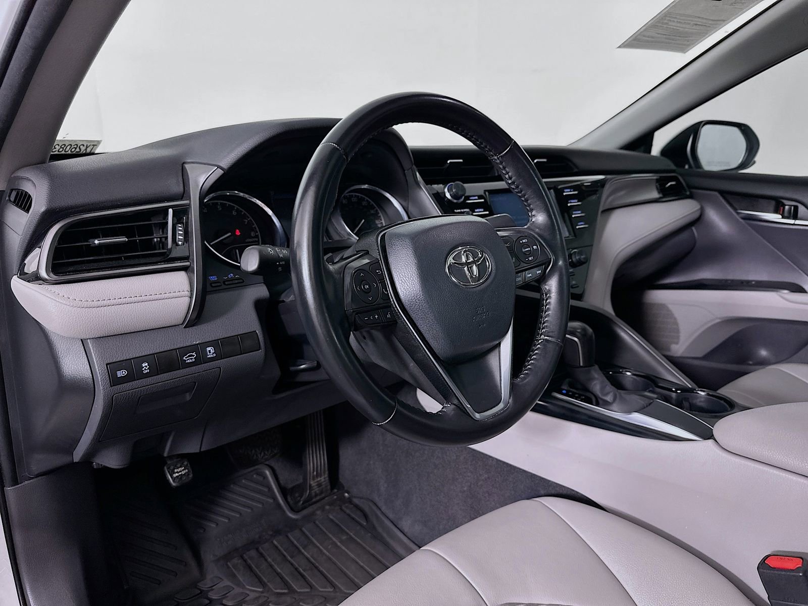 Certified 2020 Toyota Camry SE image 9