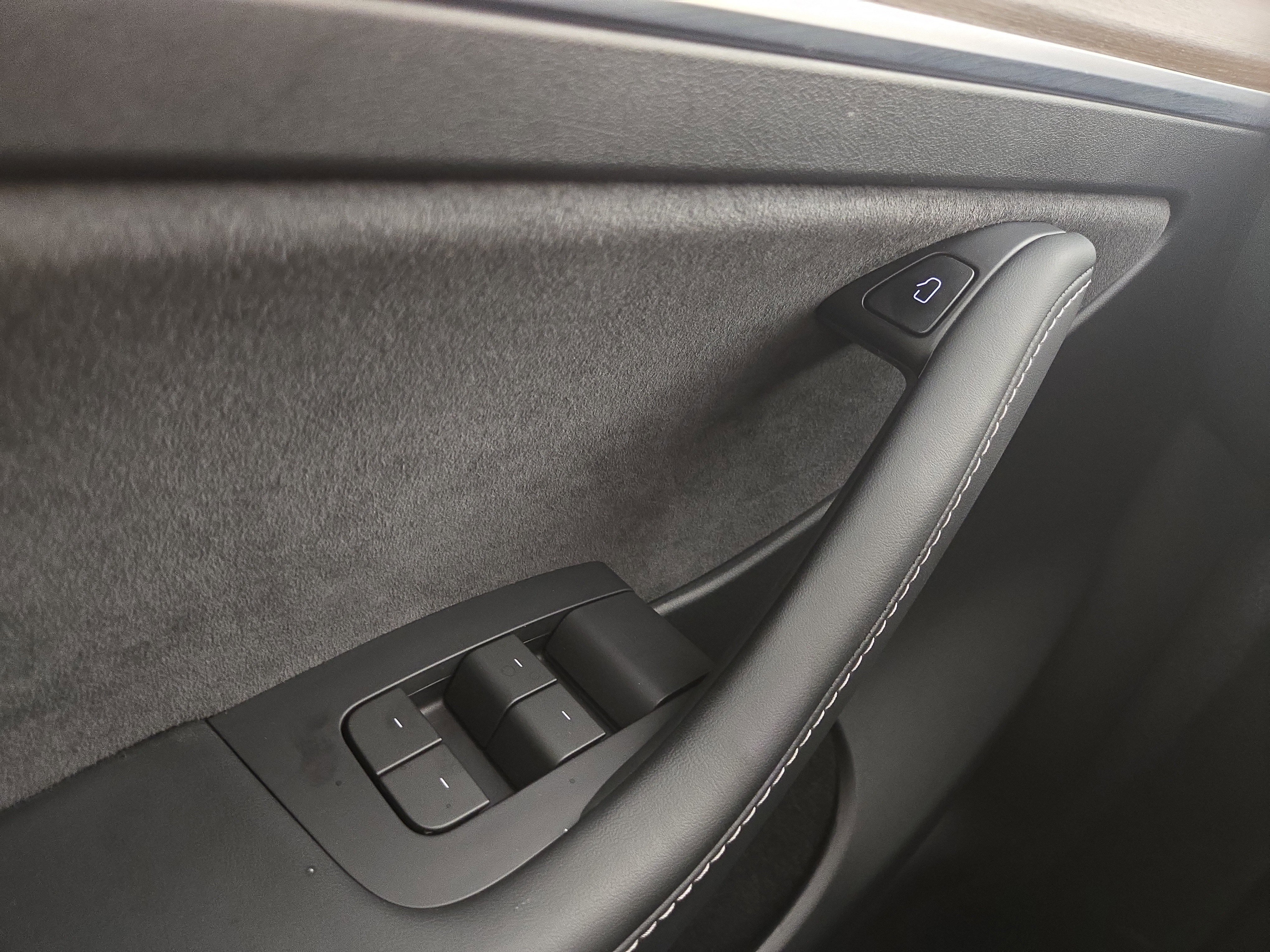 Used 2024 Tesla Model Y Long Range AWD/4WD image 29