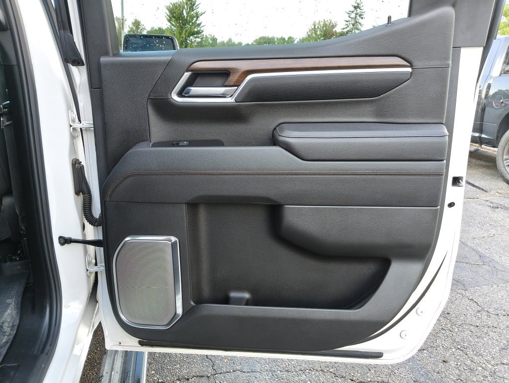 Used 2025 Chevrolet Silverado 1500 High Country AWD/4WD image 31