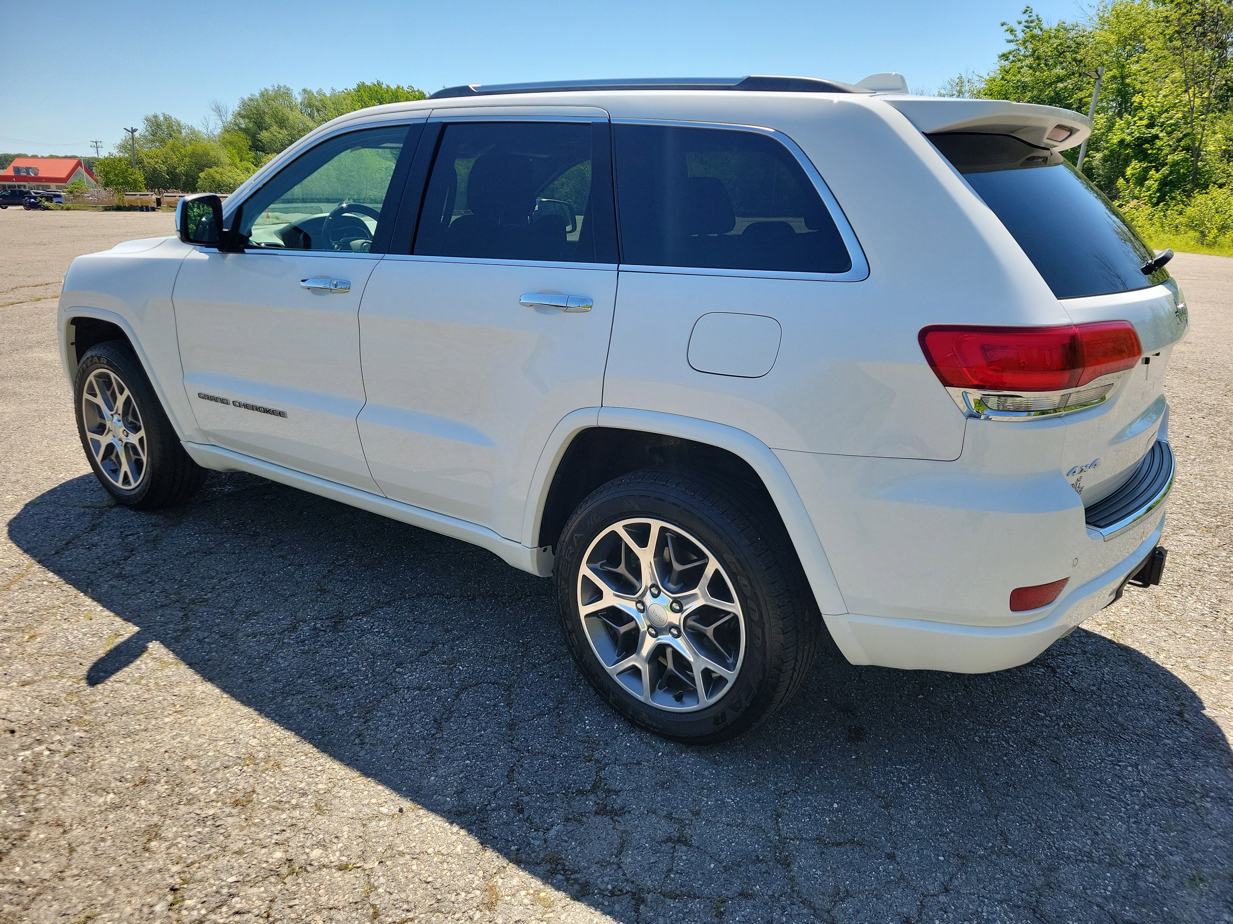 Used 2020 Jeep Grand Cherokee Overland AWD/4WD image 7