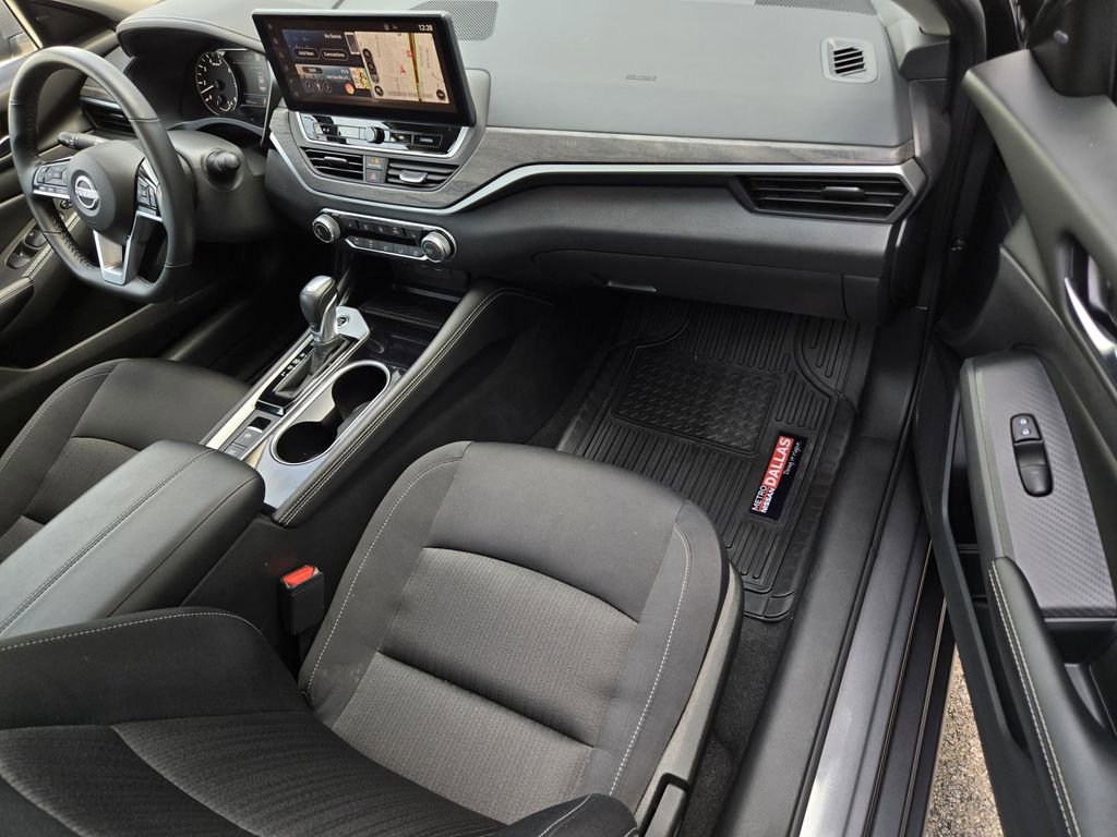 Certified 2024 Nissan Altima 2.5 SV w/ SV Premium Package image 7