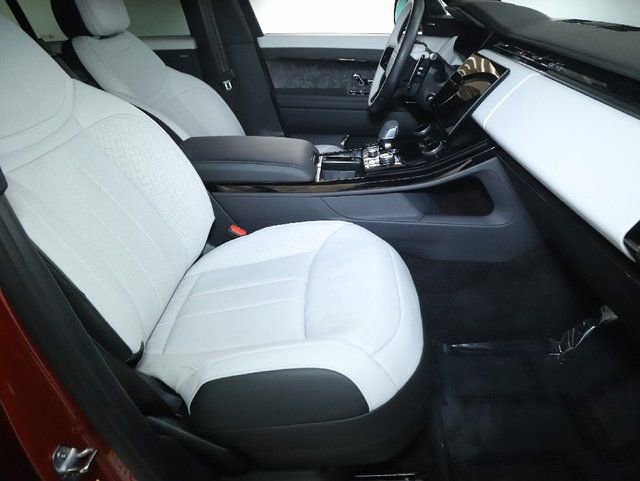 Used 2023 Land Rover Range Rover Sport SE Dynamic image 31