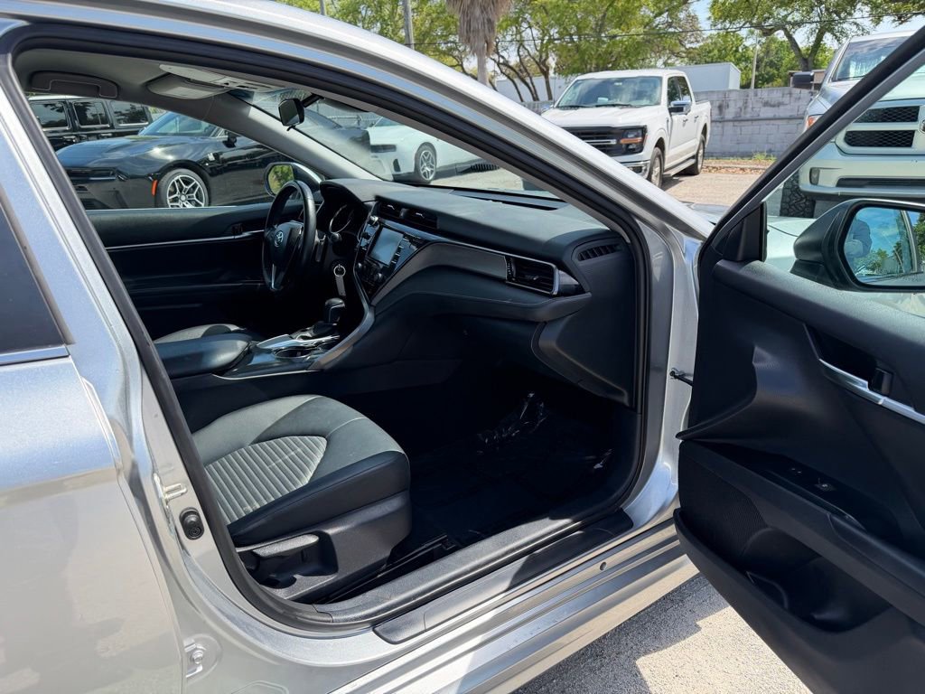 Used 2020 Toyota Camry SE image 27