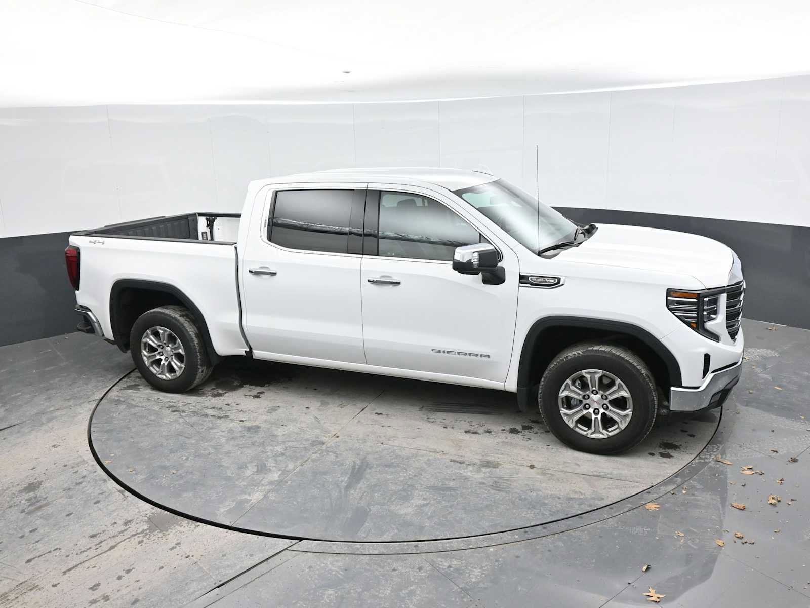 Used 2024 GMC Sierra 1500 SLT image 29