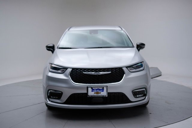 Used 2024 Chrysler Pacifica Touring-L image 15