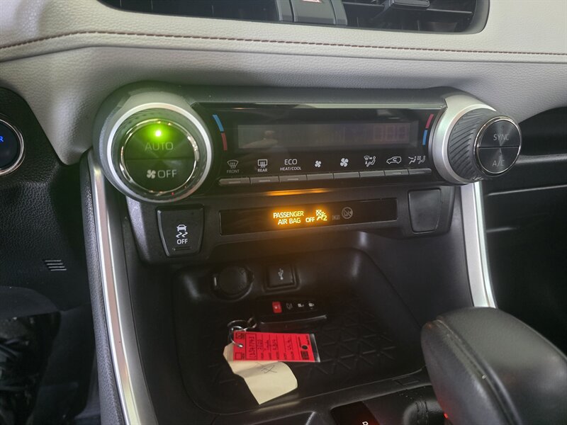 Used 2020 Toyota RAV4 XLE w/ Convenience Package AWD/4WD image 23