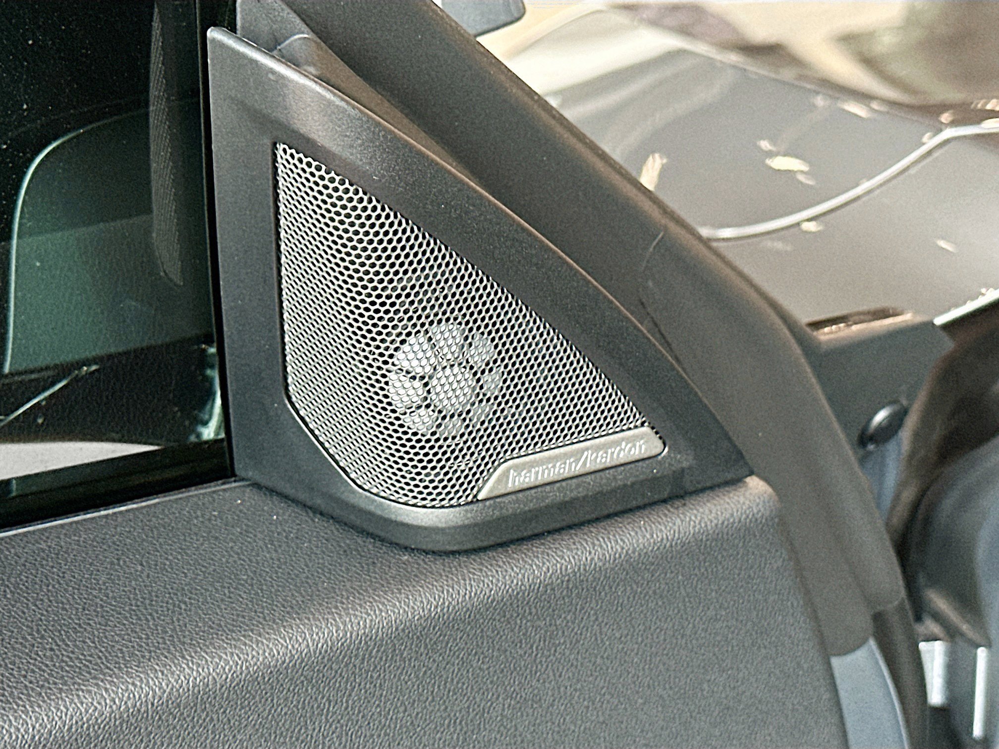 Used 2025 BMW M2 w/ Lighting Package image 19