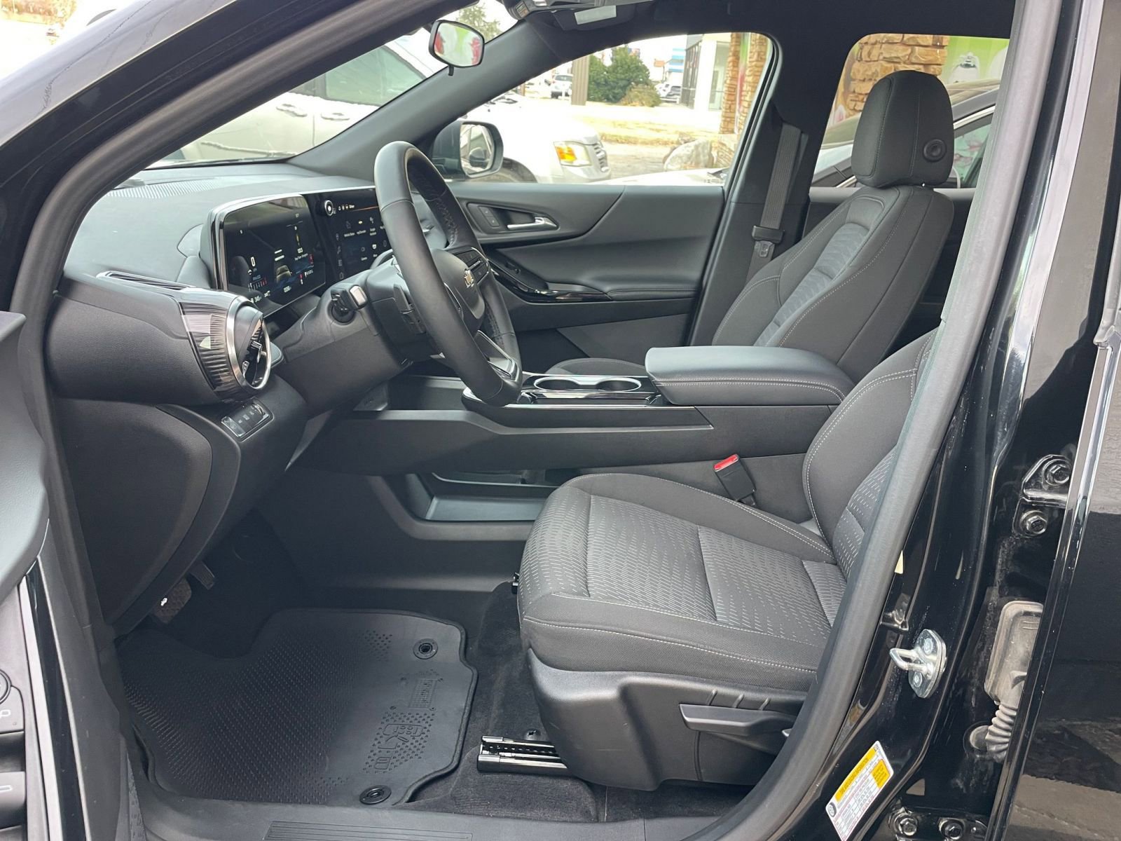 Used 2025 Chevrolet Equinox LT image 25