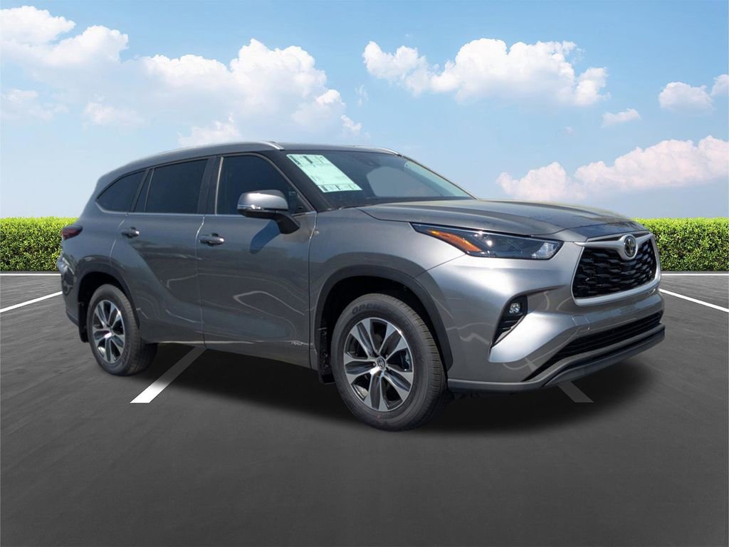 New 2026 Toyota Highlander XLE image 2
