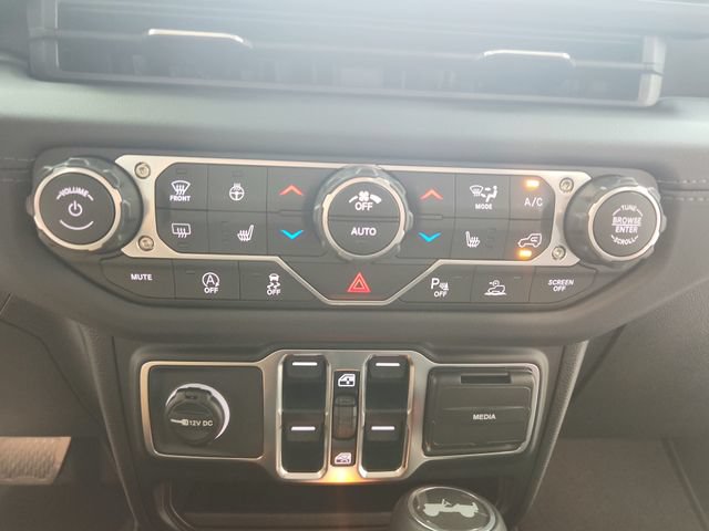 New 2026 Jeep Wrangler Unlimited Sahara AWD/4WD image 30