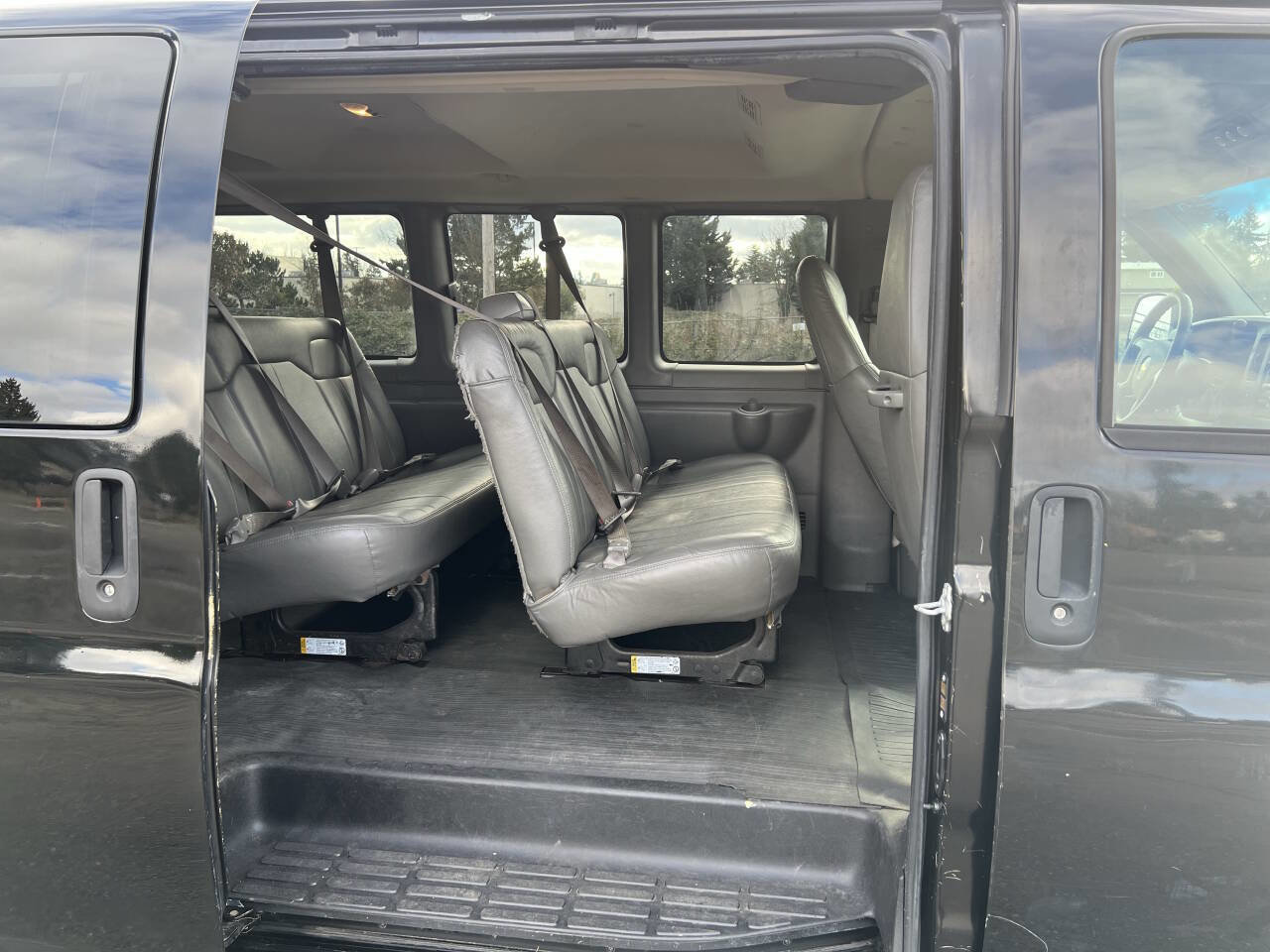 Used 2009 Chevrolet Express 3500 LS w/ Power Package image 20