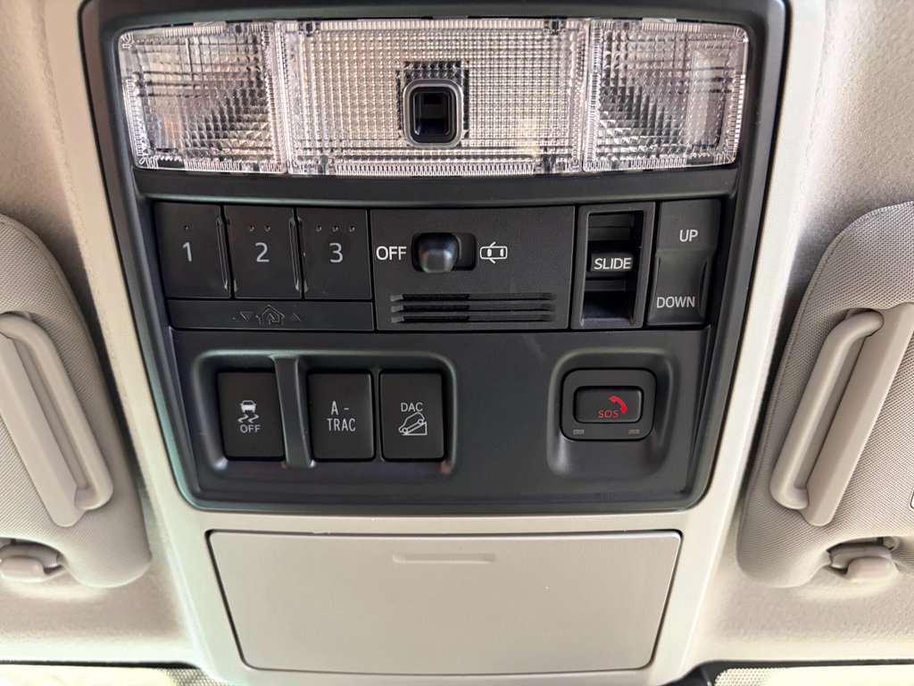 Used 2022 Toyota 4Runner SR5 Premium w/ Moonroof Package AWD/4WD image 26