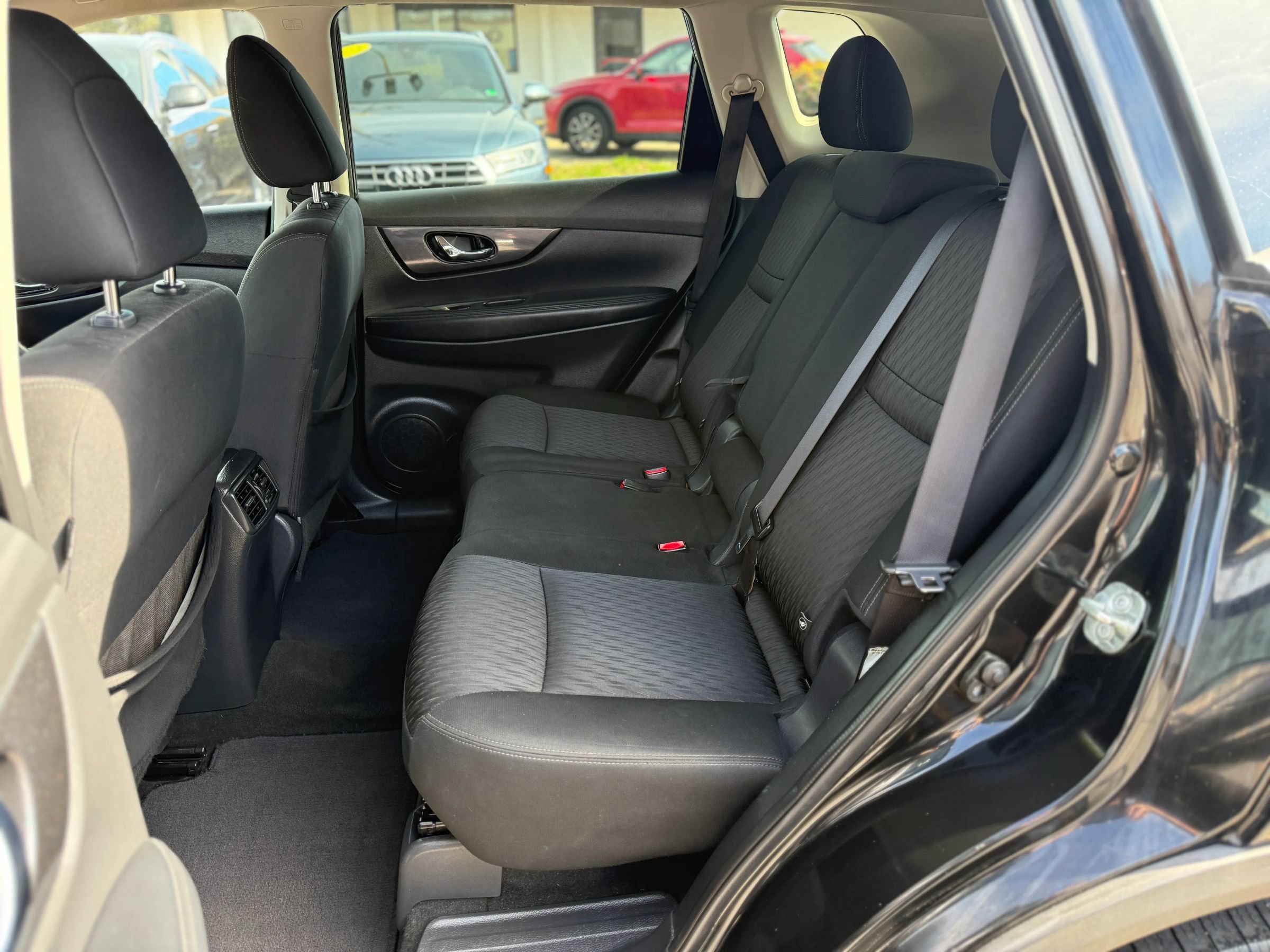 Used 2020 Nissan Rogue SV FWD image 16