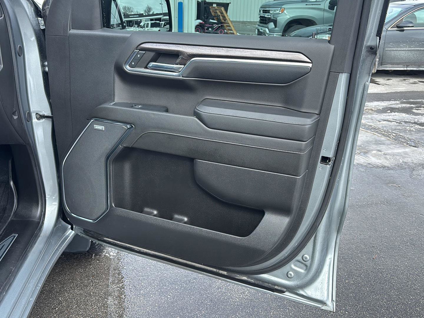 Used 2024 Chevrolet Silverado 1500 LTZ image 24