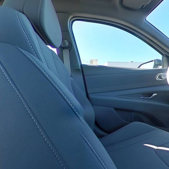 Used 2025 Hyundai Elantra SEL image 29