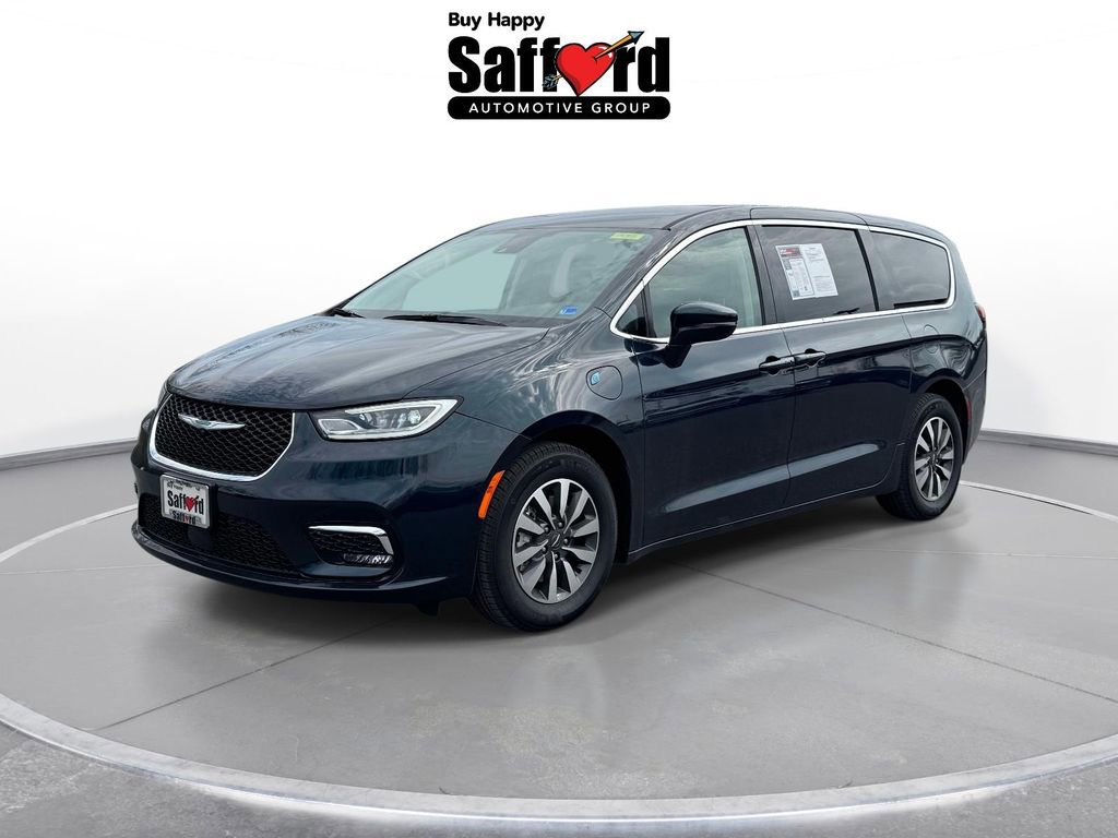 Used 2022 Chrysler Pacifica Touring-L FWD image 1