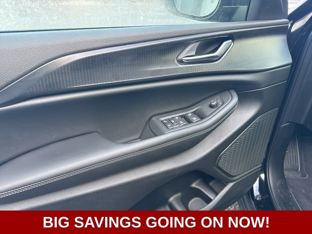 New 2025 Jeep Grand Cherokee L Laredo AWD/4WD image 18