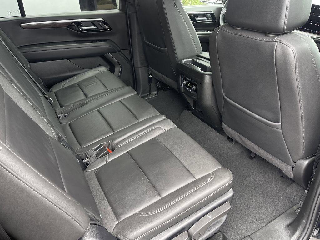 Used 2025 Chevrolet Suburban Z71 AWD/4WD image 14