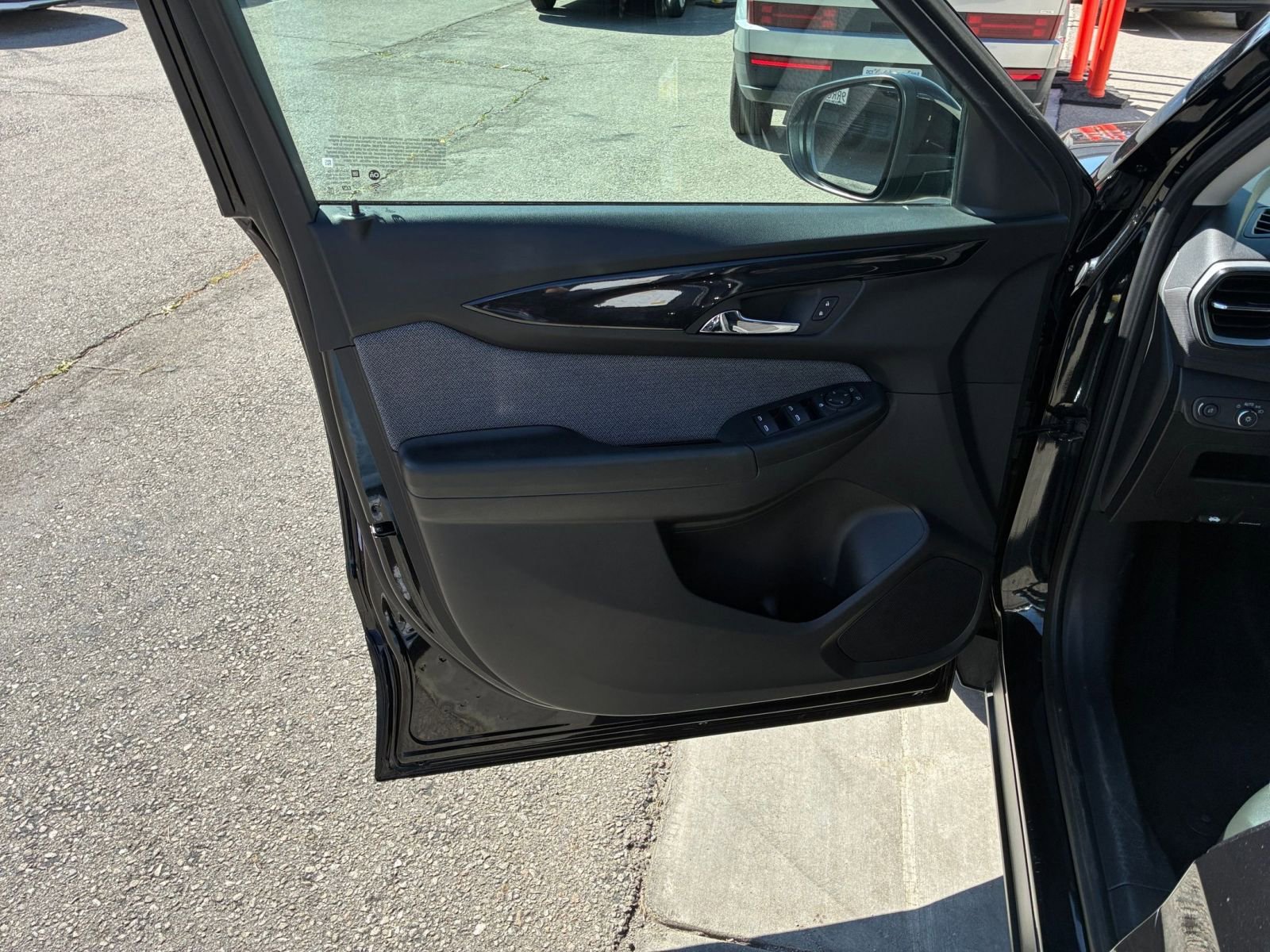 Used 2025 Chevrolet TrailBlazer LT image 18