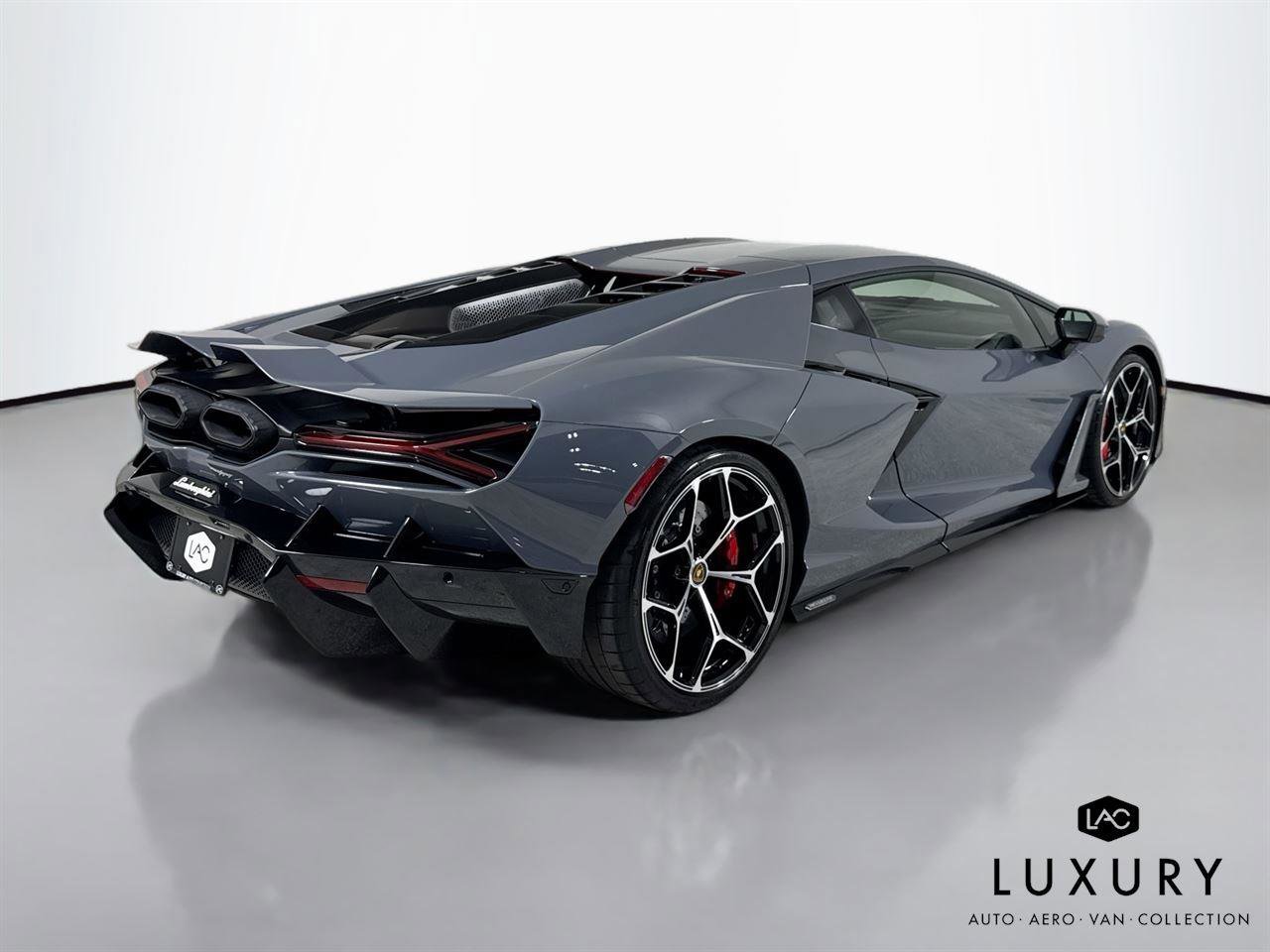 Used 2024 Lamborghini Revuelto image 6