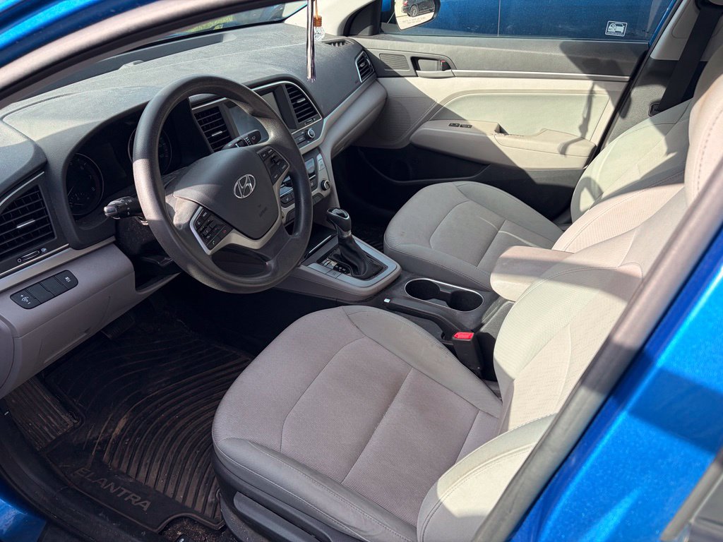 Used 2017 Hyundai Elantra SE FWD image 3