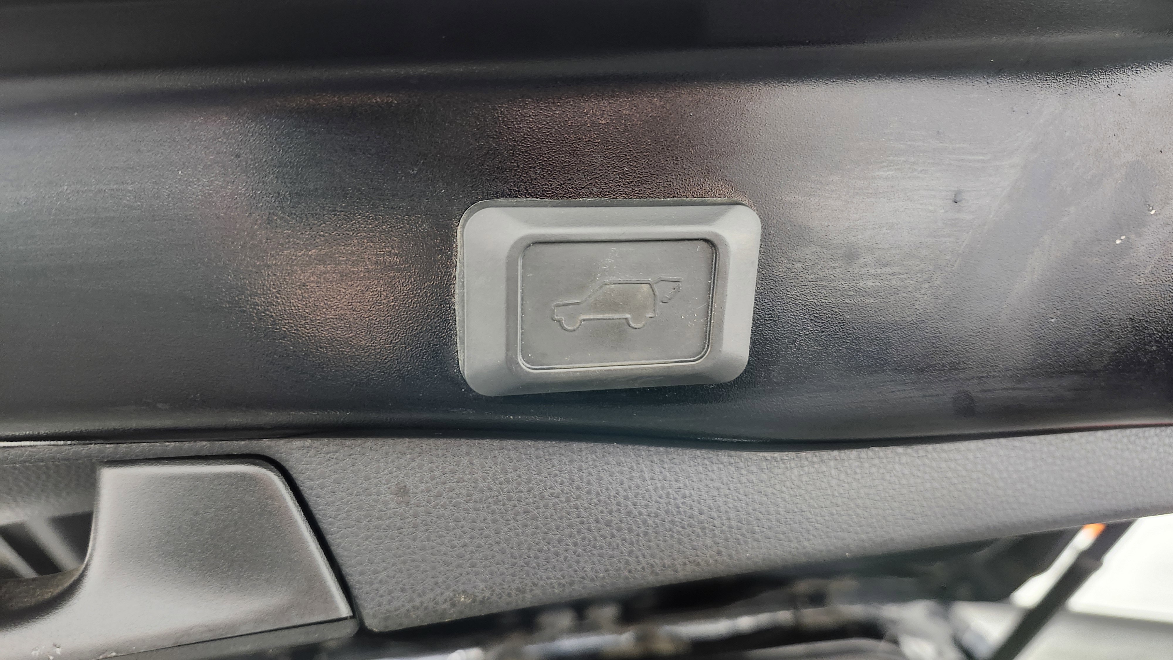 Used 2022 Toyota RAV4 XLE w/ Convenience Package image 24