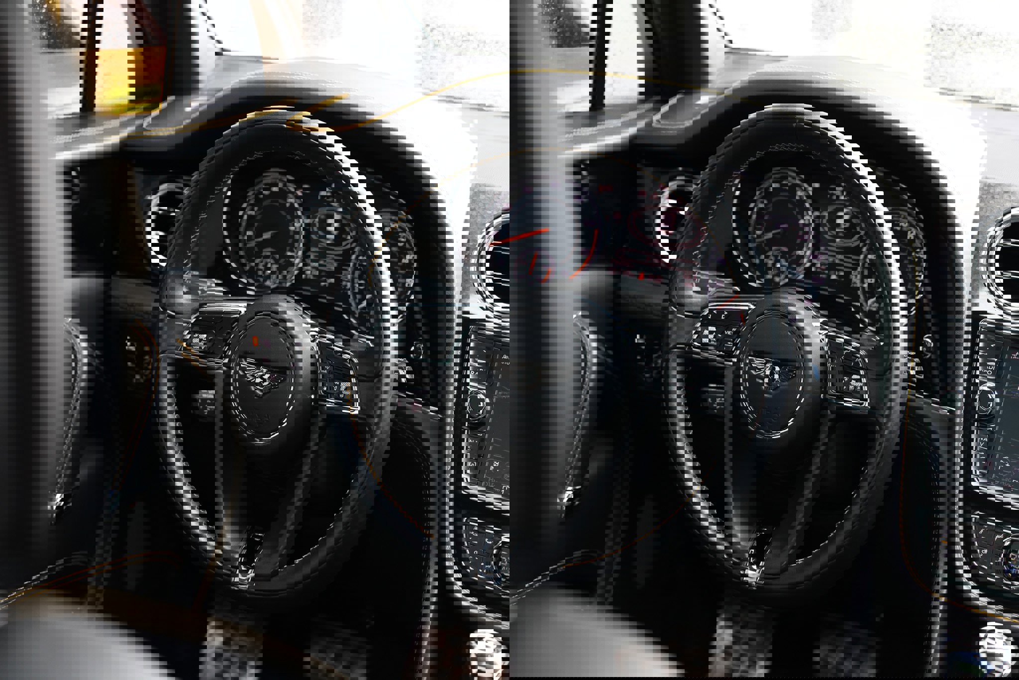 Used 2017 Bentley Bentayga image 40