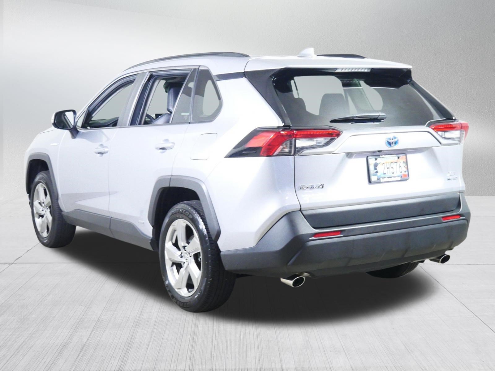 Used 2021 Toyota RAV4 XLE Premium AWD/4WD image 5