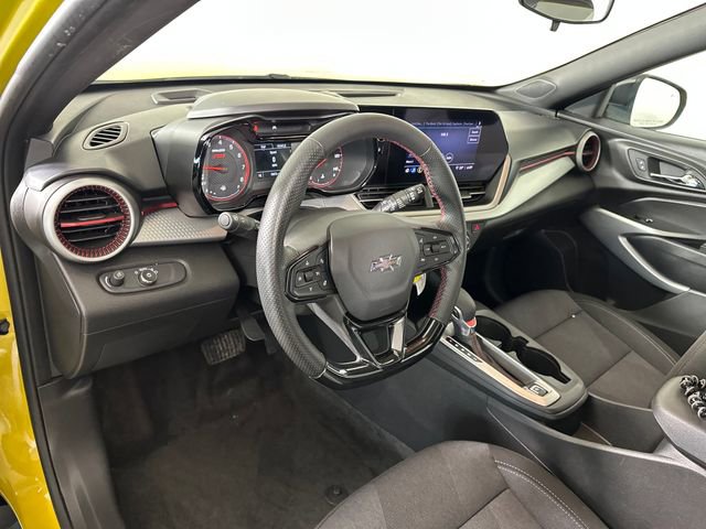 Used 2025 Chevrolet Trax RS w/ Sunroof Package image 13