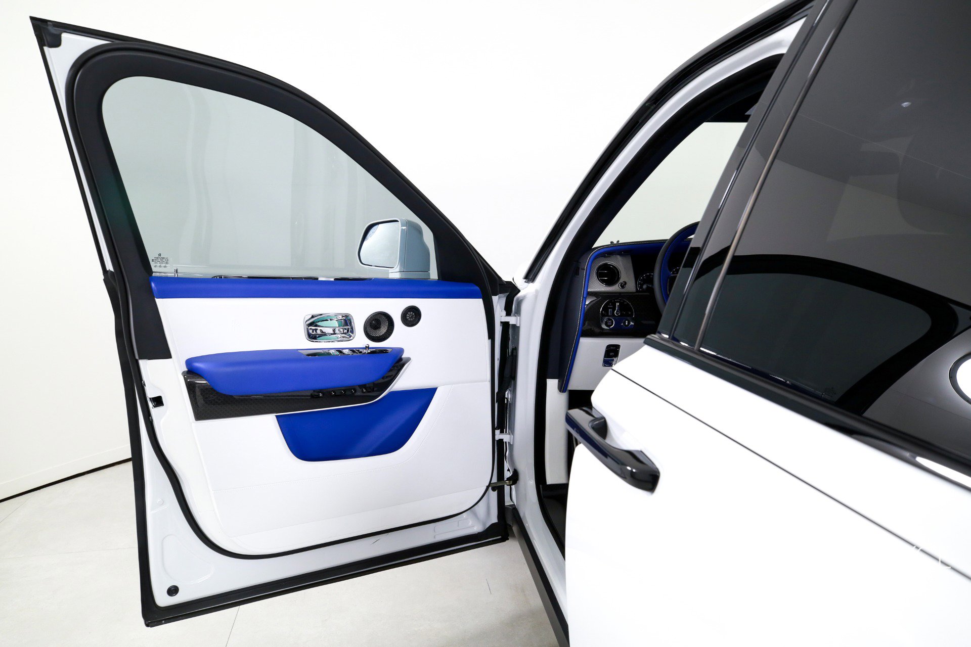 Used 2023 Rolls-Royce Cullinan Black Badge w/ Driver's Package image 11