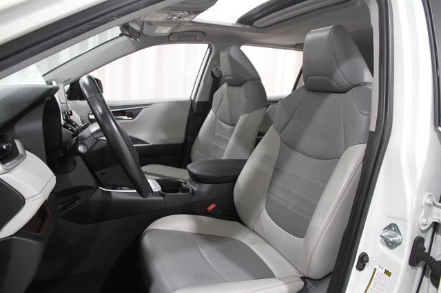 Used 2020 Toyota RAV4 Limited w/ Limited Grade Weather Package FWD image 5