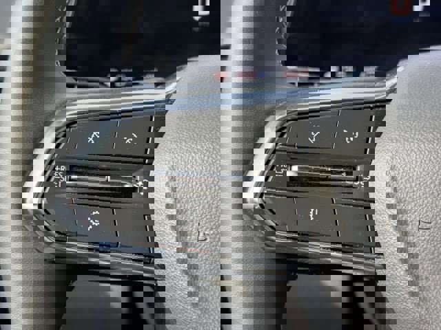 Used 2025 Chevrolet Traverse LT image 22