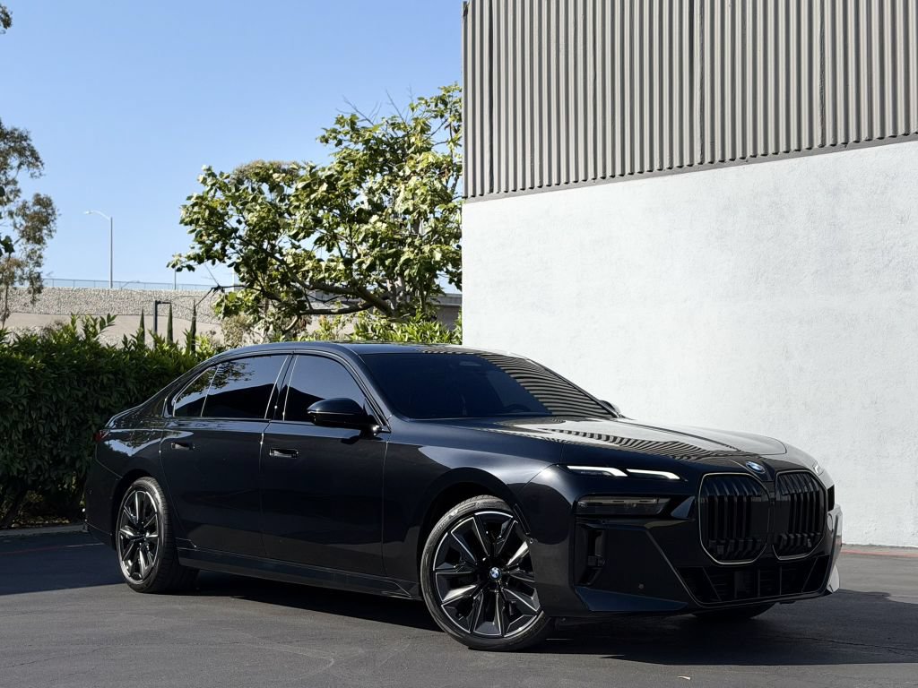 Used 2025 BMW 760i xDrive w/ Premium Package AWD/4WD image 46