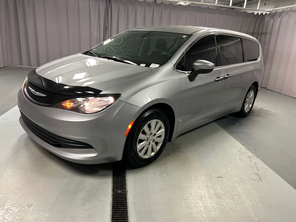 Used 2018 Chrysler Pacifica L image 3