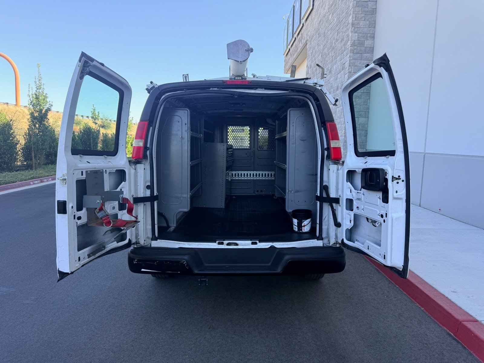 Used 2015 Chevrolet Express 2500 RWD image 26