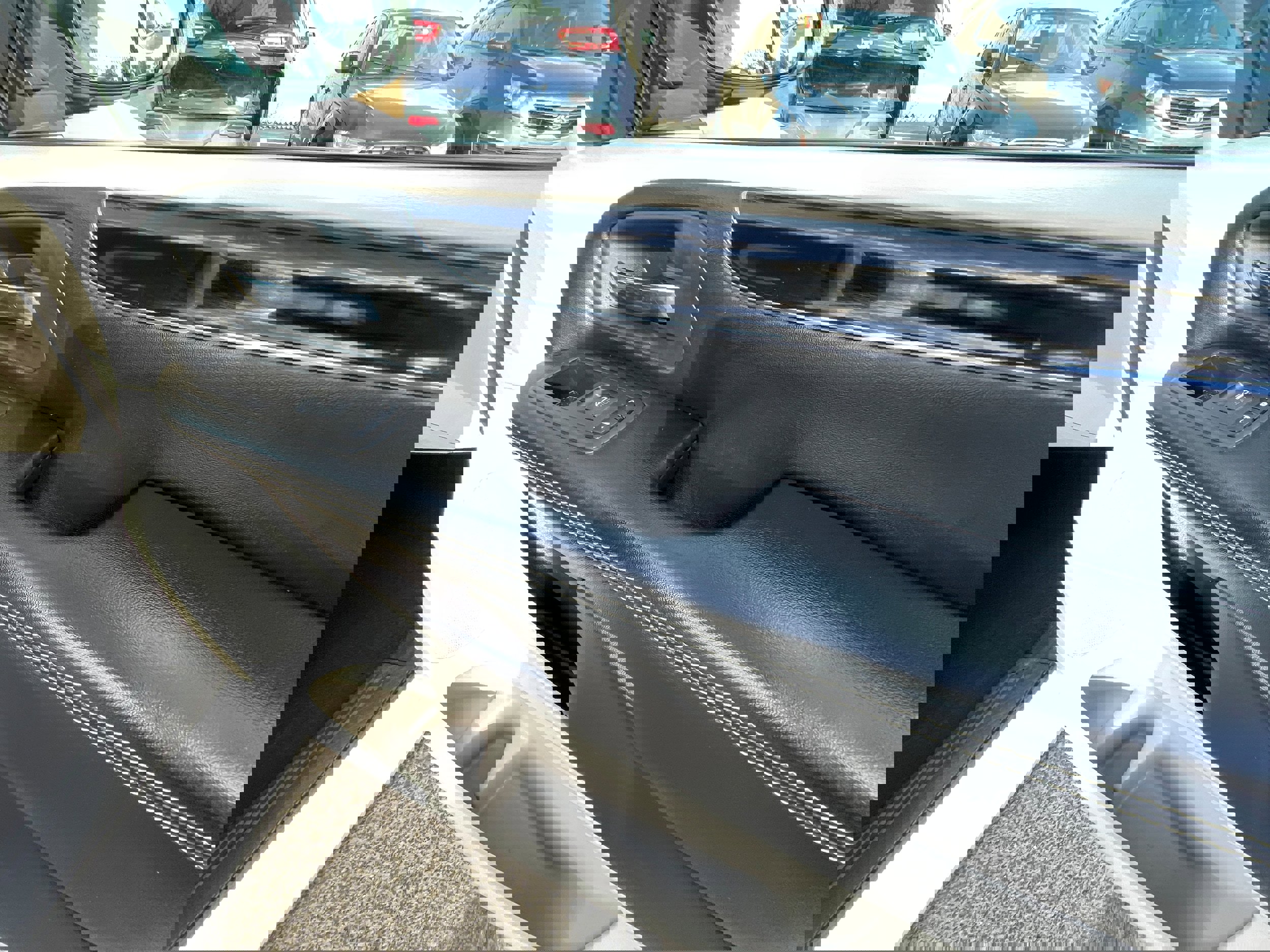 Used 2017 Dodge Grand Caravan SXT w/ Driver Convenience Group image 27