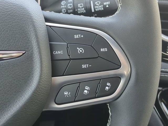 New 2026 Chrysler Pacifica Select FWD image 31