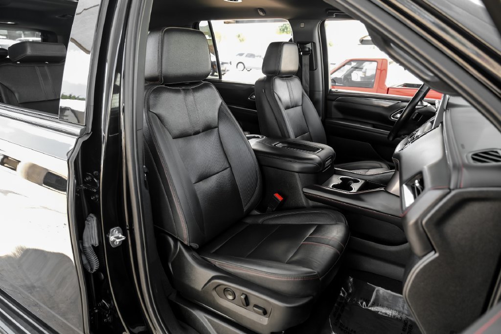 Used 2023 Chevrolet Suburban RST w/ Luxury Package RWD image 36