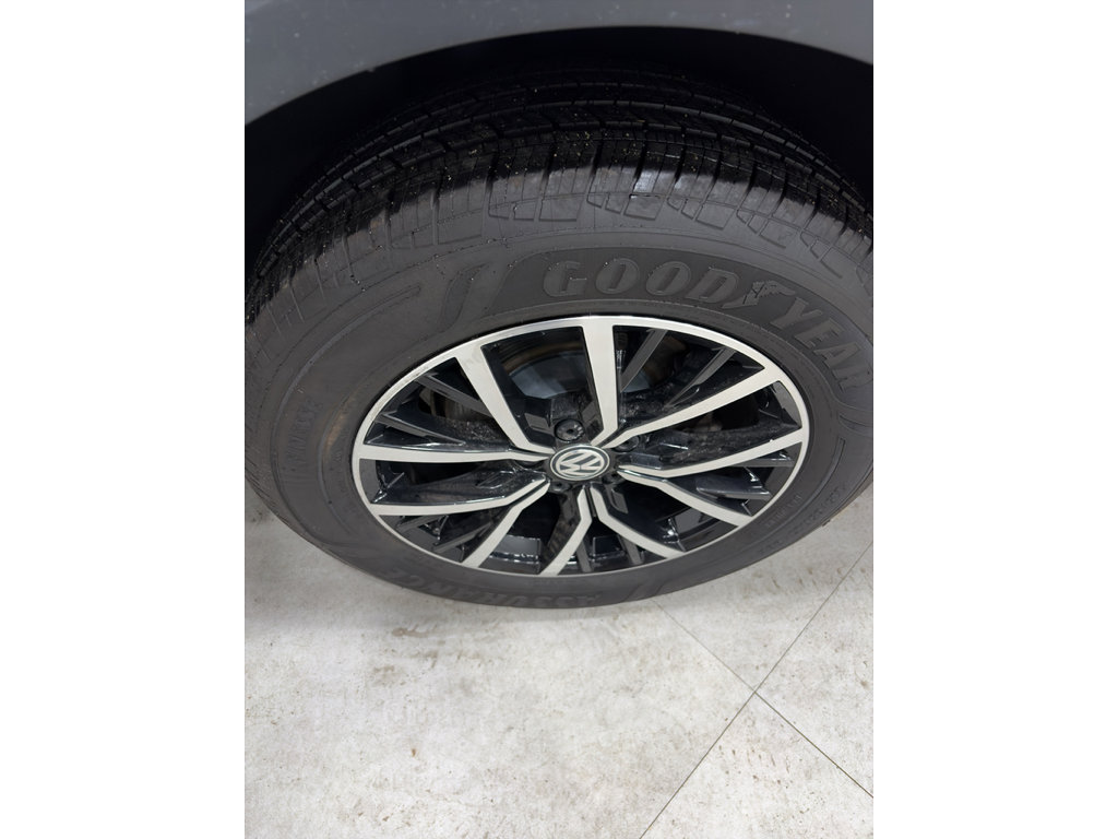 Used 2021 Volkswagen Tiguan SE AWD/4WD image 33